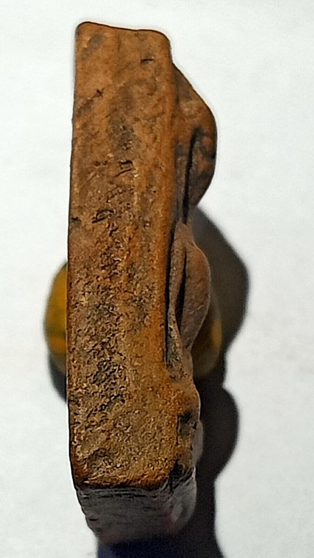 พระผงสุพรรณเนื้อดินหน้าแก่