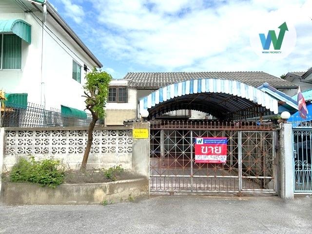 ขายบ้านแฝด หมู่บ้านปิ่นเจริญ 3 ดอนเมือง 35 ตร.ว. 3 ห้องนอน 2 ห้องน้ำ 1 ห้องทำงาน 2 ที่จอดรถ ใกล้โรบินสันศรีสมาน 1