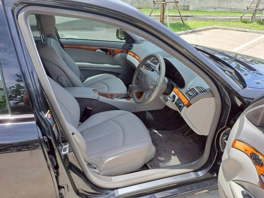 BENZ  E200  W211 NGT โรงงาน ปี 2009  รถสภาพสวยเดิมๆไม่มีอุบัติเหตุ ติดแก๊สจากโรงงาน 16