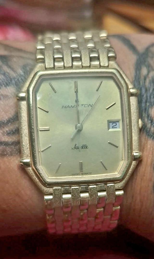 นาฬิกาวินเทจมือสองเป็นรุ่น Hamilton 9812 Registered Edition เครื่อง Swiss Quartz ETA 980.163 สภาพเดินดี พร้อมใช้งาน