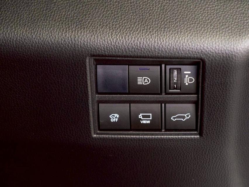 Toyota Innova Zenix 2.0 Hev Premium ปีจด 2024 8