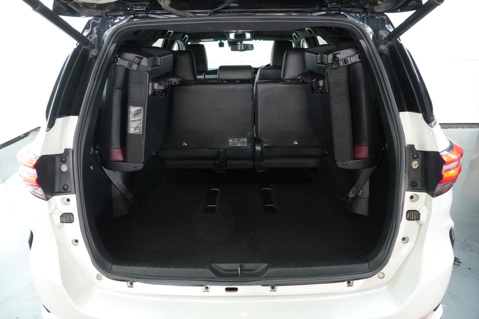 2020 TOYOTA FORTUNER 2.8 LEGENDER BLACK TOP 2WD SUV สีขาว-ดำ เลขไมล์ 99877 กม. 7
