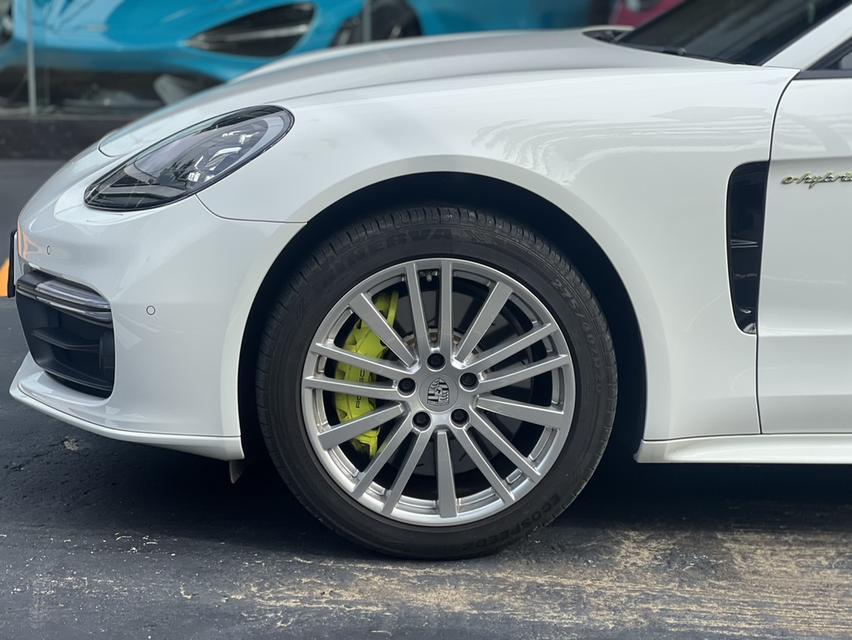 Porsche Panamera E hybrid ปี 2018