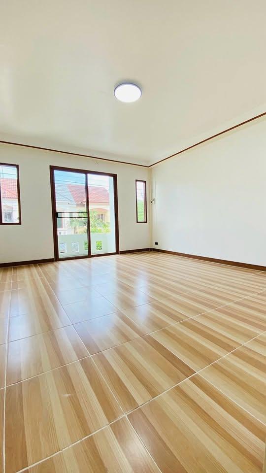 ✨ บ้านรีโนเวทใหม่ ฝ้าโปร่งโล่ง ทำเลดีติดถนน 345! 🏡 🔥 ขายทาวน์เฮ้าส์ 2 ชั้น มบ.ปาริชาติ  18 ตร.ว. 2 นอน 2 น้ำ ลดเหลือ 1.69 ล้าน ฟรีโอน กู้ 100% 💥 19