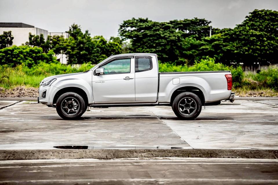 ISUZU D-MAX Hi-lander Cab 1.9 Ddi L ปี 2017 สีเทา 10