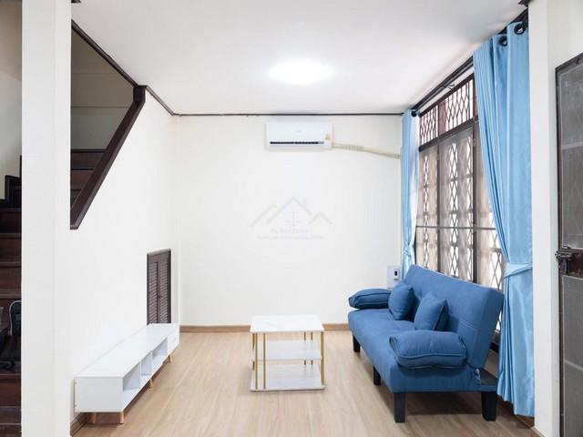 ให้เช่าทาวน์โฮม 2 ชั้น 4 ห้องนอน ซอยประชาราษฎร์บำเพ็ญ 20 ห้วยขวาง พร้อมเฟอร์นิเจอร์ ทำออฟฟิศได้ 2