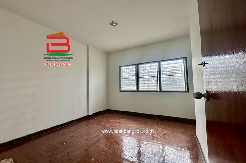   ทาวน์เฮาส์ 2 ชั้น ซอยรังสิต-นครนายก 61 เนื้อที่ 18.4 ตรว. ถนนรังสิต-นครนายก ตำบลประชาธิปัตย์ อำเภอธัญบุรี จังหวัดปทุมธานี 9