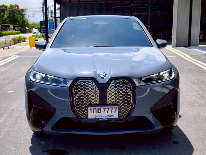 รหัสรถ KPV7777 2023 BMW iX xDrive50  M Sport สีเทา Storm Bay 10
