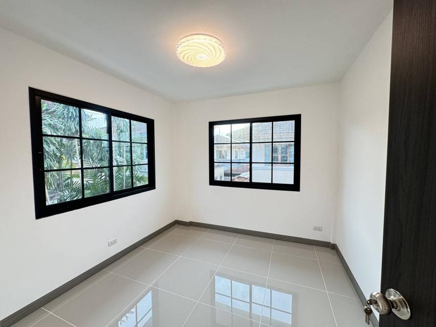 หมู่บ้านมัณฑนา2 ศรีนครินทร์ ซอยศรีด่าน22 16