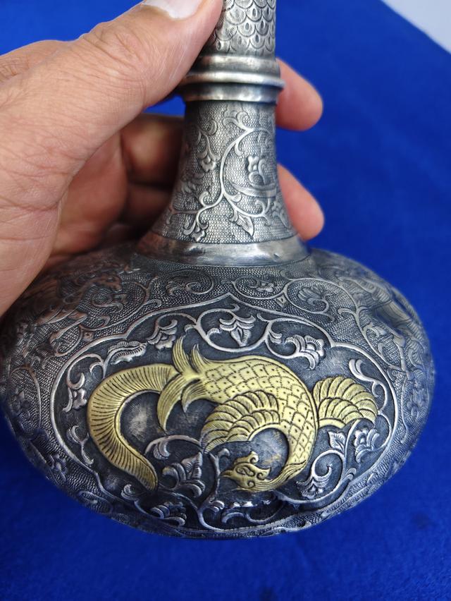 old Chinese silver surahi gold engraved รูปที่ 17
