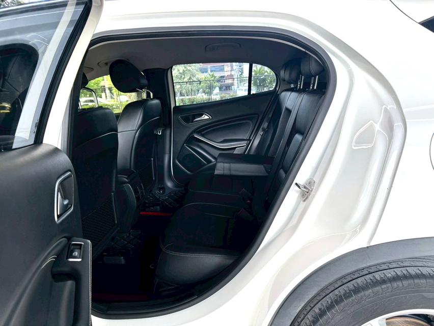 ขายรถ Benz GLA200 W156 ปี 2019 สีขาว เกียร์ออโต้ 12