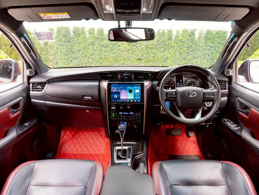 Toyota Fortuner 2.4 Legender 4WD ปีจด 2022 13
