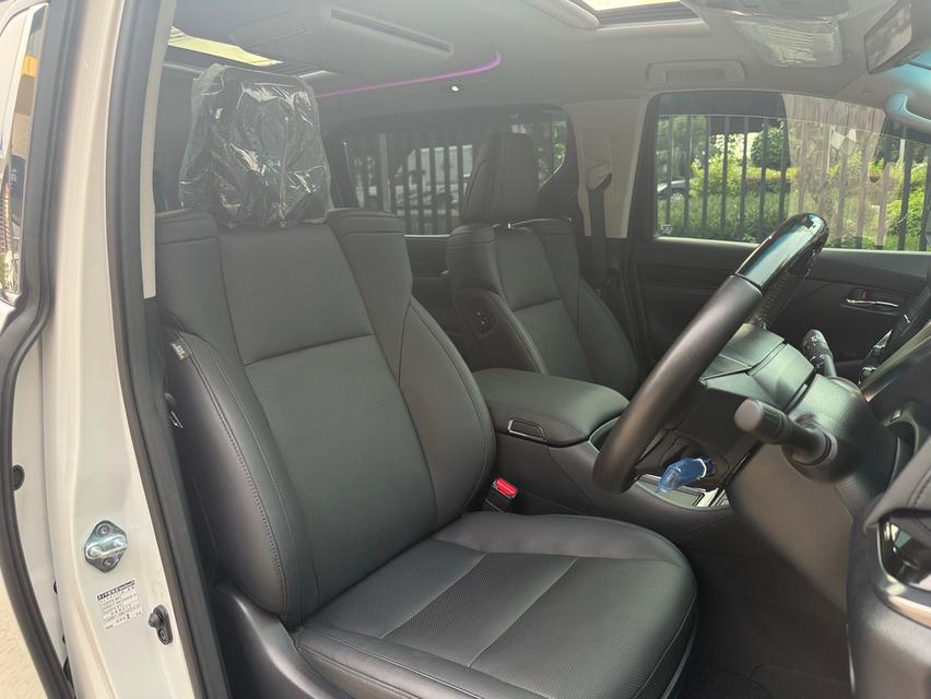 Toyota Alphard 2.5 SC Package ปี 2023 สีขาว 15