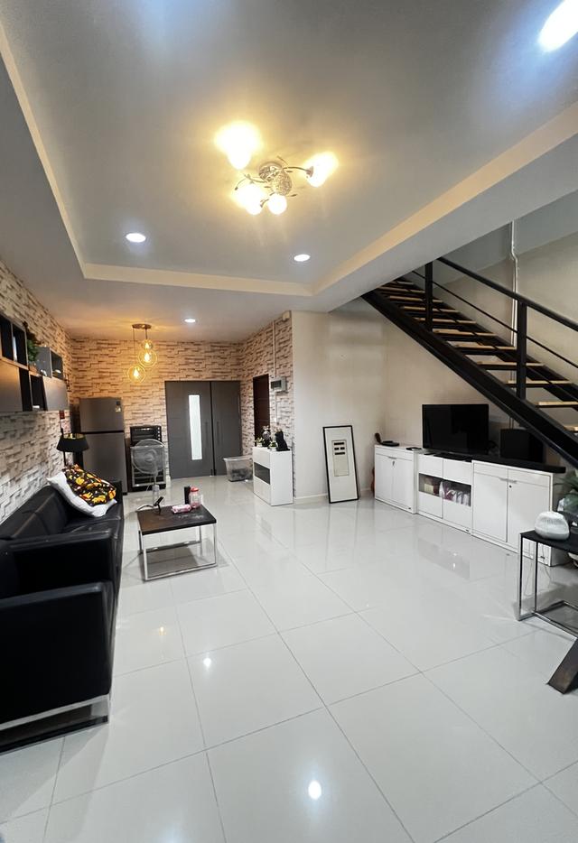 ขายบ้านทาวน์เฮาส์ 2 ชั้น สไตล์โมเดิร์น 4
