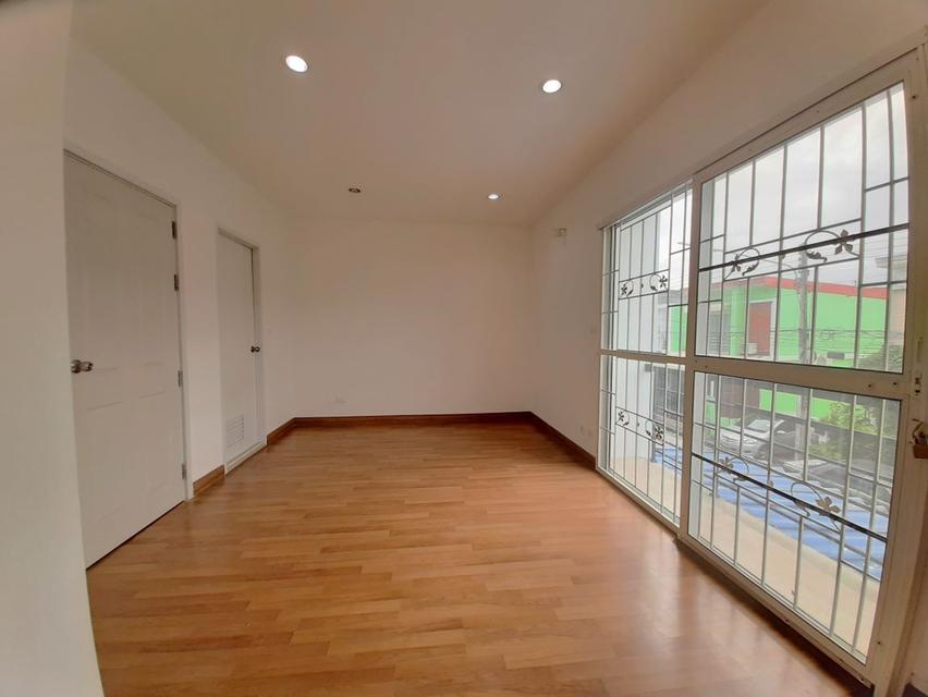 ทาวน์โฮม 2 ชั้น รีโนเวทใหม่ทั้งหลัง ม.พฤกษาทาวน์ เน็กซ์ ลอฟท์ ซ. 8 พุทธมณฑลสาย 4 เนื้อที่ 18.1 ตรว. 3 นอน 2 น้ำ 2 จอด  เหลือ 1.65 ล้าน โทร.085 0732541 14