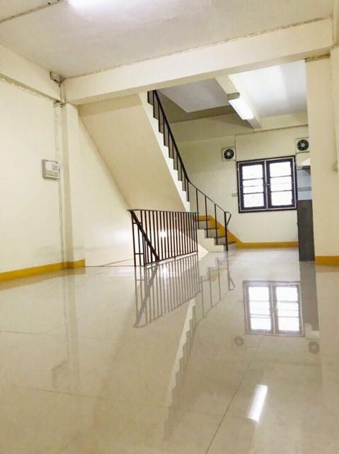 รร.ชลประทานวิทยา 600ม. ติวานนท์-ปากเกร็ด อาคารพาณิชย์ 5 ชั้นมีดาดฟ้า ปูกระเบื้องทุกชั้น 480 ตร.มสภาพดี ติดถนนติวานนท์ 3 4