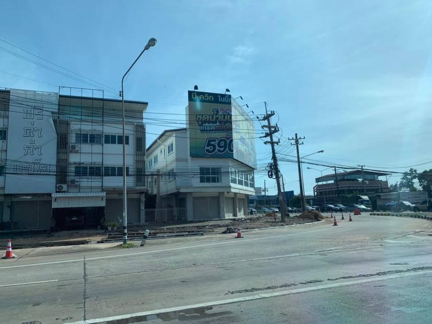 ขายอาคารพาณิชย์สามชั้น 2 คูหา ห้องหัวมุม แยกหนองตาโพน อ.เมือง จ.อุบล 86 ตรว. ตึกใหม่ไม่เคยเข้าอยู่ 2