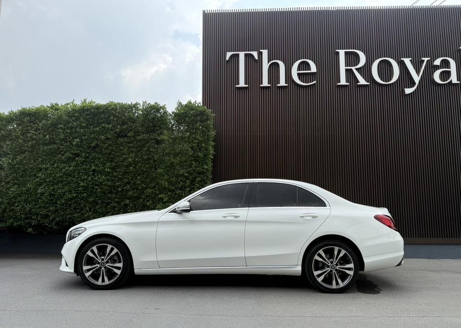 (แจ้งรหัสรถ AP9985) Benz C220d AV Facelift ปี2020 สีขาว รูปย่อยที่ 3