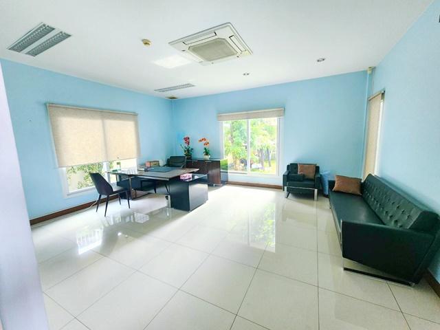 รามอินทรา14-34 ขายสำนักงาน 3อาคาร MRT มัยลาภ 1.2 กม. ที่ดินขนาดใหญ่กว่า 1 ไร่ แยกเป็น 7ห้อง 200ตรม. โกดัง352ตรม. ขาย 32. 6