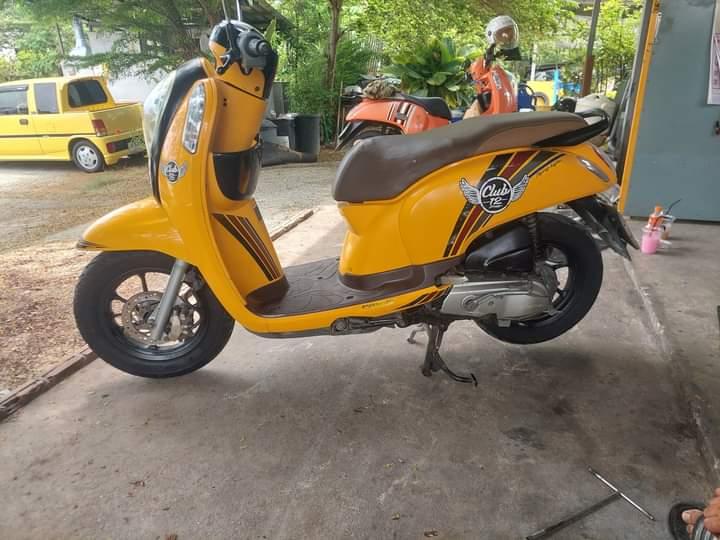 Honda scoopy i สีเหลืองราคาถูก