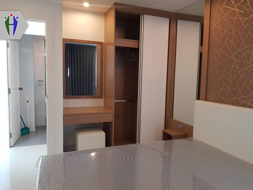 คอนโด อเมซอน เรซิเด้นพัทยาจอมเทียน ให้เช่า •	ขนาด 35 ตารางเมตร 1 ห้องนอน 1 ห้องน้ำ •	ทีวี, เครื่องปรับอากาศ, ตู้เย็น •	ฟรีสระว่ายน้ำและฟิตเนส •	จอดรถใ 7