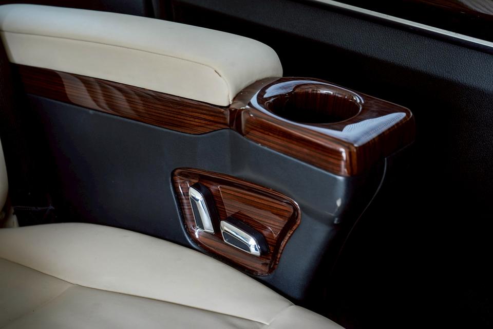 รหัสรถ CBL8186 TOYOTA Majesty 2.8 Premium AT 2020 12