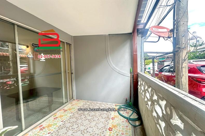 ทาวน์เฮาส์ หมู่บ้านพงษ์เพชรการเคหะ 14 เนื้อที่ 24 ตร.ว. แจ้งวัฒนะ 14 แยก 1 แขวงสีกัน เขตดอนเมือง 3