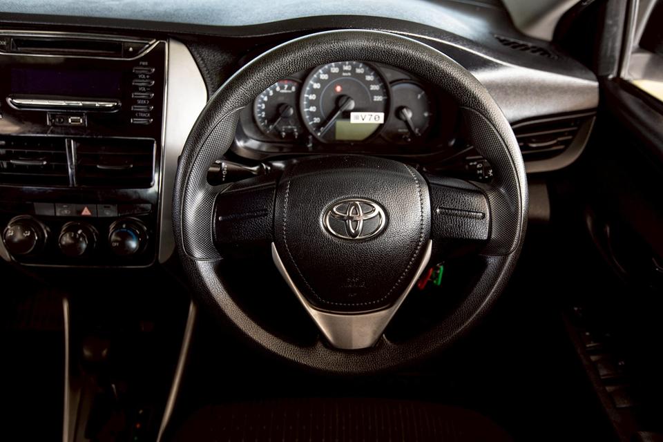 Toyota Yaris Ativ 1.2E ปี 2018 สีขาว มือเดียวป้ายแดง 16