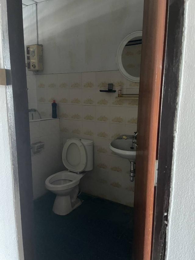 ‼️ให้เช่า‼️อาคารพาณิชย์ 4 ชั้น - เนื้อที่ 28 ตารางวา  - 2 ห้องนอน 2 ห้องน้ำเนื้อที่ 28 ตารางวา  -18,000 บาท/เดือน  -สนใจติดต่อคุณนก 080-9891143 คะ 👍 5