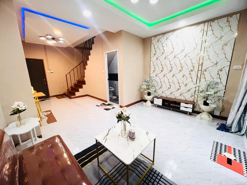 บ้านอมรทรัพย์ อยู่วิทยา 18 เขตหนองจอก บ้านสวยรีโนเวทใหม่ 2 ชั้น 30.5 ตร.วา 4 นอน 3 น้ำ จอดรถ 2 คัน 5