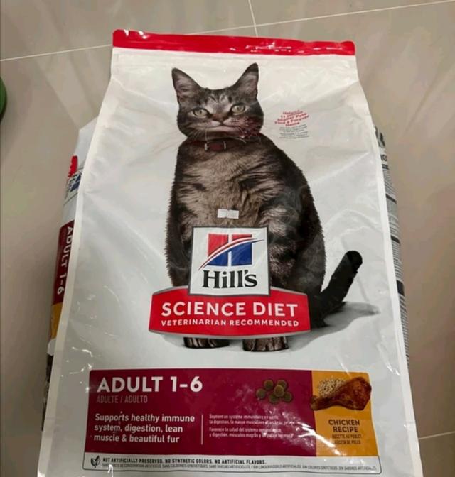 Hill's Science Diet Adult.  2