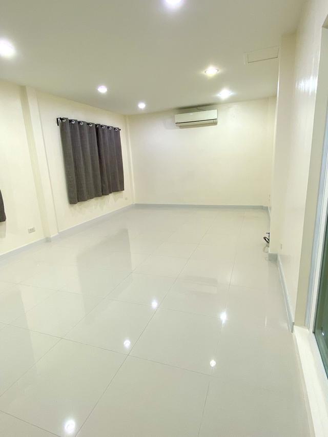 บ้านวรารมย์ ของ Q-House โครงการอยู่ติดถนน มีนบุรี ถ.ราษฎร์อุทิศ16 (คู้ขวา) ขนาด (79 ตร.ว) พื้นที่ใช้สอย (280 ตร.ม) ใกล้btsส้ม/ชมพู 6