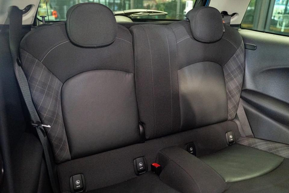 MINI F56 Cooper 1.5   ปี 2015 ไมล์ 52,000 km ประวัติการเซอร์วิสศูนย์ BMW ตลอด 9