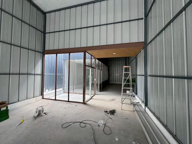 ให้เช่าโกดังกึ่งออฟฟิศ 126 ตร.ม. ซอยศรีนครินทร์ 16 ใกล้รถไฟฟ้า สถานีพัฒนาการ 5