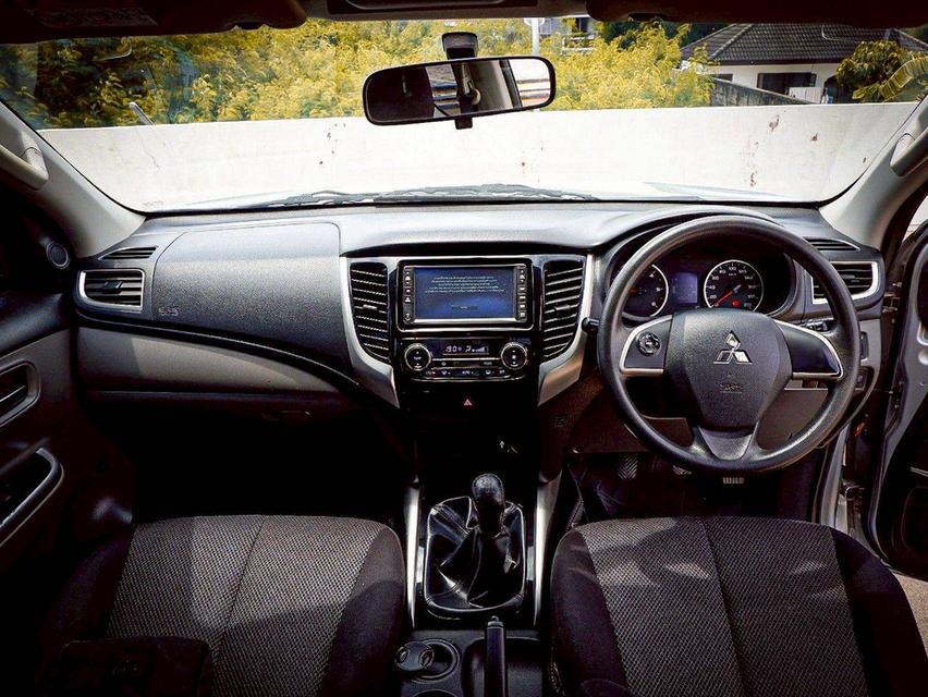 Mitsubishi Triton Megacab 2.4 GLS Limited Plus เกียร์ M/T สีบรอนซ์เทา ปี 2015 10