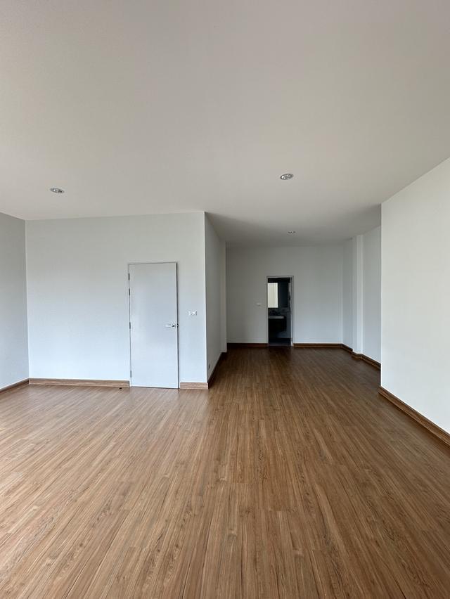 บ้านแฝด 3 ชั้น บ้านกลางเมือง ดิ อิดิชั่น ศรีนครินทร์-สวนหลวง  11