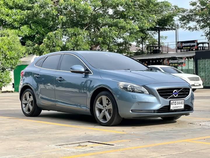 Volvo V40 สีสวยน่าใช้ 3