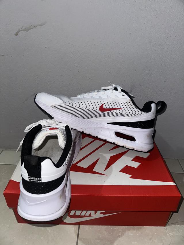 รองเท้า Nike Air Max Nuaxis สี White Black University Red9us42.5