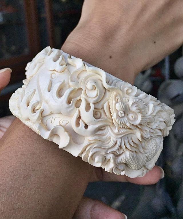 กำไลงาแกะ กำไลงาช้างแกะสลัก รูปเสือและมังกร วงใหญ่ อลังการ กำไลข้อมือ 2