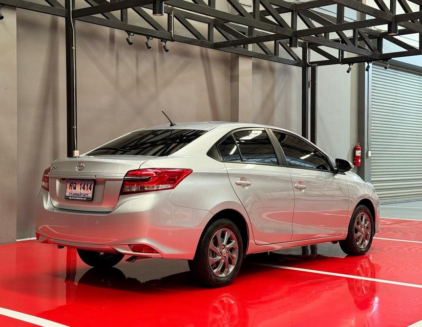2020 TOYOTA VIOS 1.5 MID รถมือเดียวออกป้ายแดง สภาพป้ายแดง ใช้งานมาเพียง 24,000 กม ครับ 2