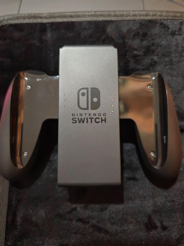 Nintendo Switch V.2 สภาพสวย ใช้งานน้อย 4