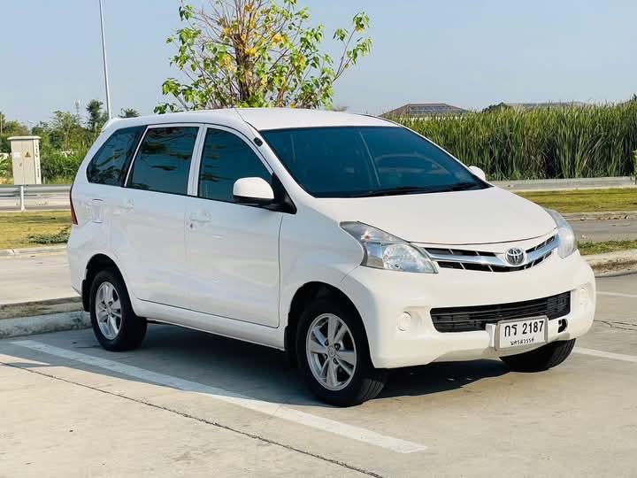 TOYOTA AVANZA 1.5  เกียร์ธรรมดา 3