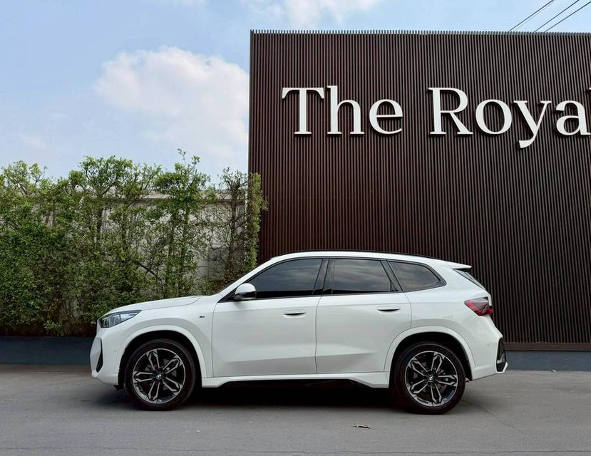 BMW X1 2.0i sDrive M sport ปี24 จด25 สีขาว มือเดียว สภาพป้ายแดง กลิ่นใหม่ยังอยู่ รูปย่อยที่ 3