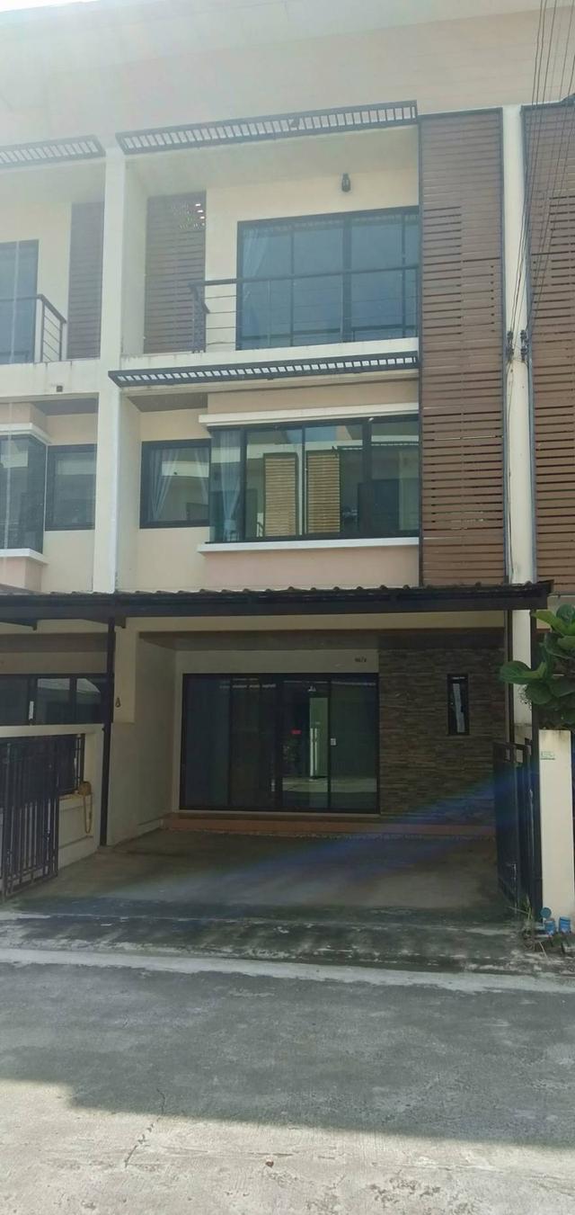 ขายทาวน์โฮม 3 ชั้น ในโครงการหมู่บ้านอินฟินิตี้ บางบัวทอง นนทบุรี 3