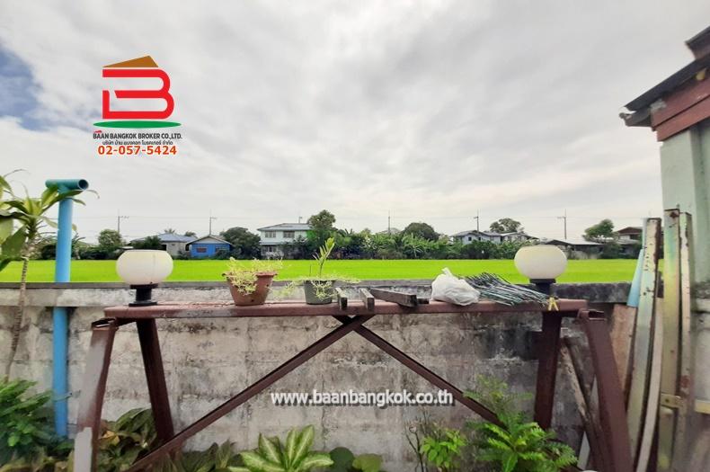 บ้านเดี่ยว 1 ชั้น หลังริม หมู่บ้าน สวนธนพร ลำลูกกา คลอง8 เนื้อที่ 60 ตรว. ถนนลำลูกกา อ.ลำลูกกา ปทุมธานี 12