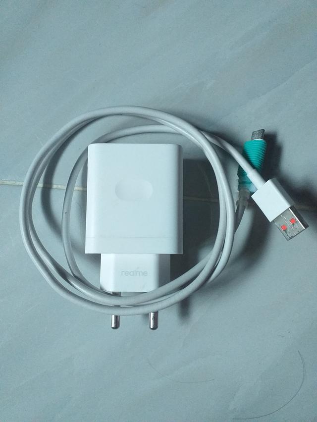 หัวชาร์จพร้อมสาย realme 33w super voqc ของแท้คับ