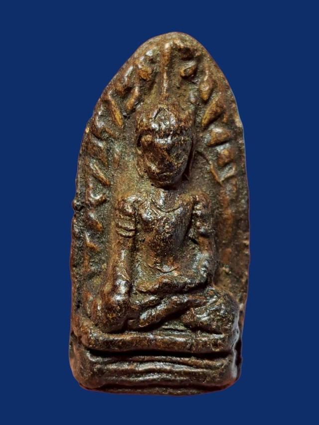 พระรอด เปิดให้บูชาจ้า