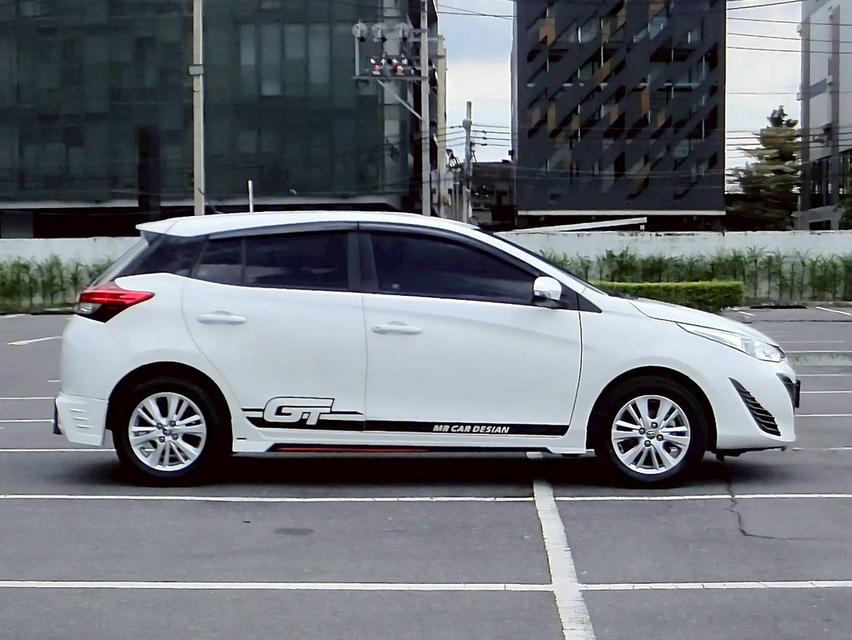 TOYOTA YARIS Ativ 1.2 E Hatchback สีขาว ปี 2018