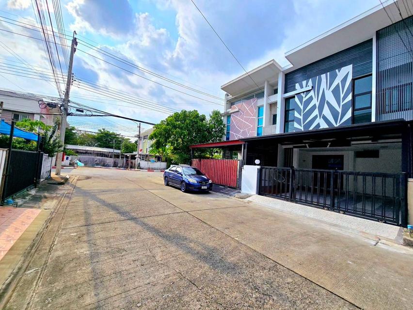 ทาวน์เฮ้าส์มีนบุรี คลองสามวา เลียบคลองสอง หมู่บ้านไอดีไซน์ นัดชมบ้าน บ้าน 085-318-6868 คุณวา 13