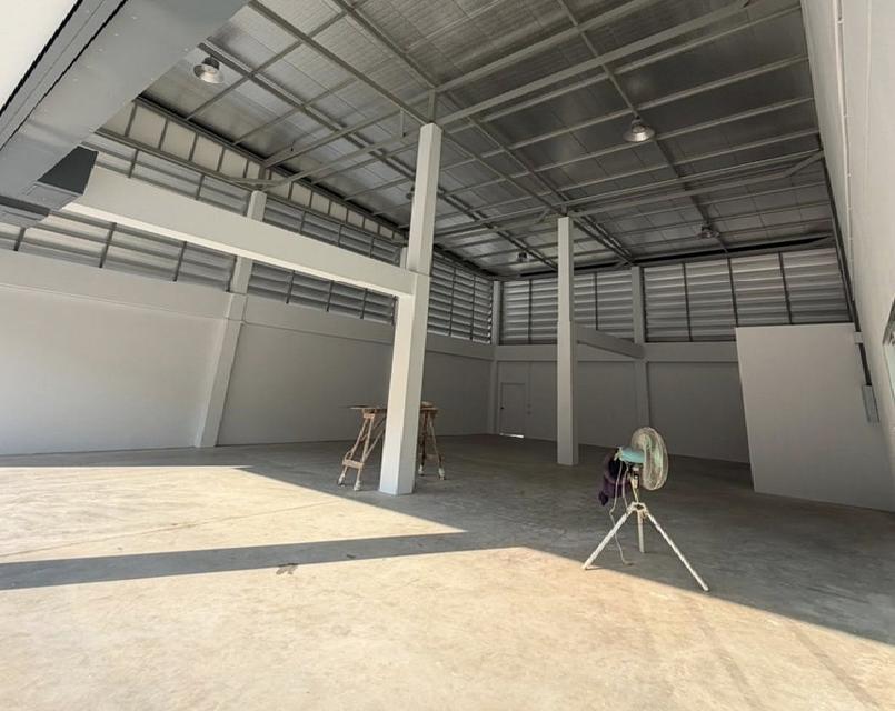 ให้เช่าโกดังพร้อมสำนักงาน สร้างใหม่ / พื้นที่ 400 ตารางเมตร / ทำเลเอกชัย บางบอน / ซอยเอกชัย เข้าซอยไม่ลึก 7